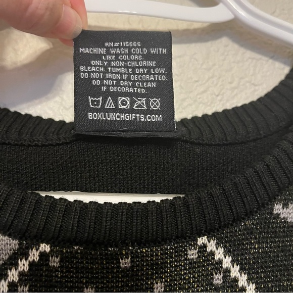 Box Lunch Harry Potter Wizarding World Quidditch Hedwig Golden Snitch Sweater - Picture 8 of 15